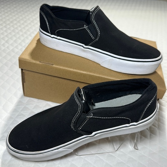 VANS Black Canvas Slip on Skater Shoes. Women’s Size 10. Like New. - Picture 2 of 9
